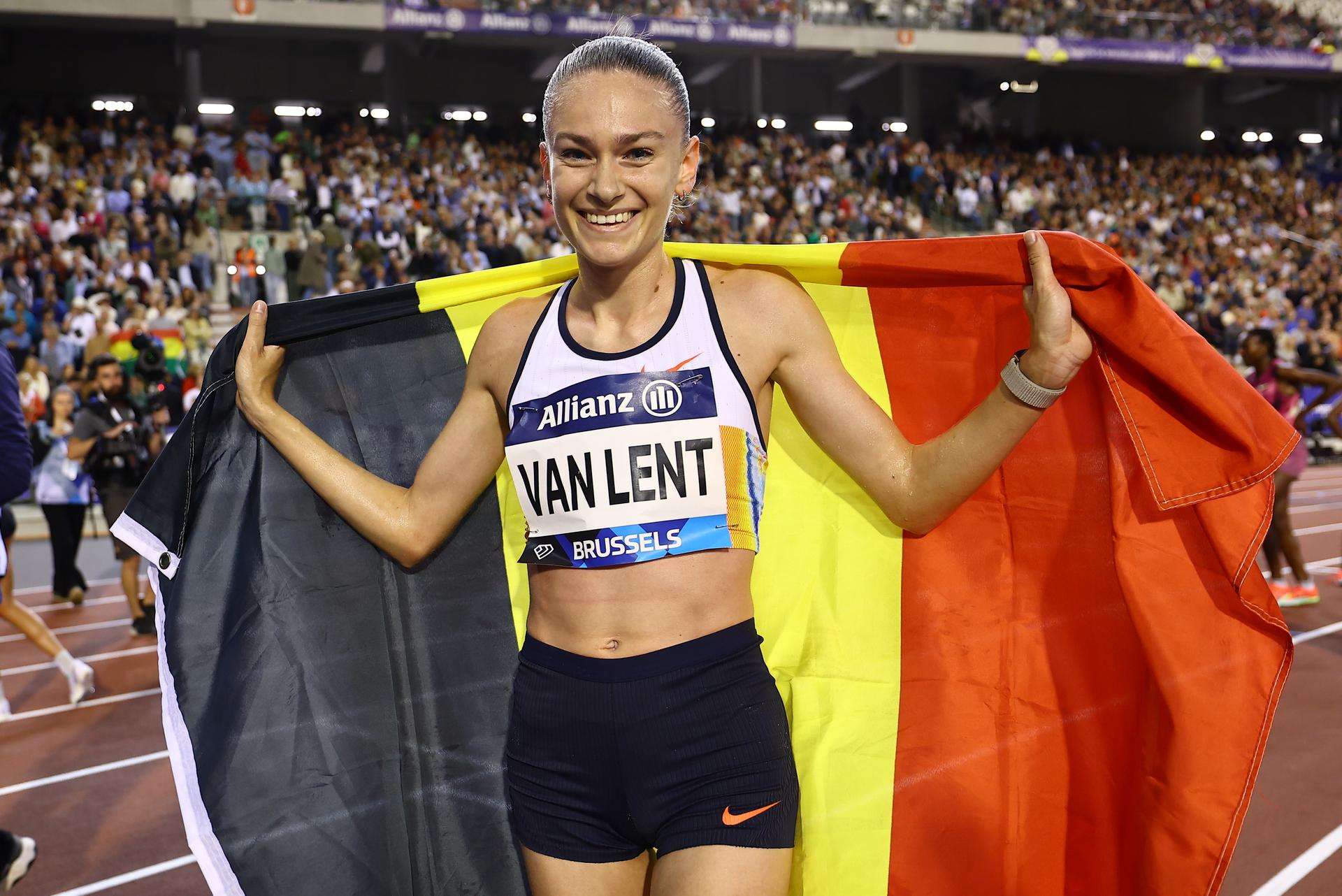 Belgian Jana van Lent celebrates a Belgian record at the women's 5000m race at the 49th edition of the Memorial Van Damme Diamond League athletics event in Brussels, Friday 22 August 2025. BELGA PHOTO DAVID PINTENS
