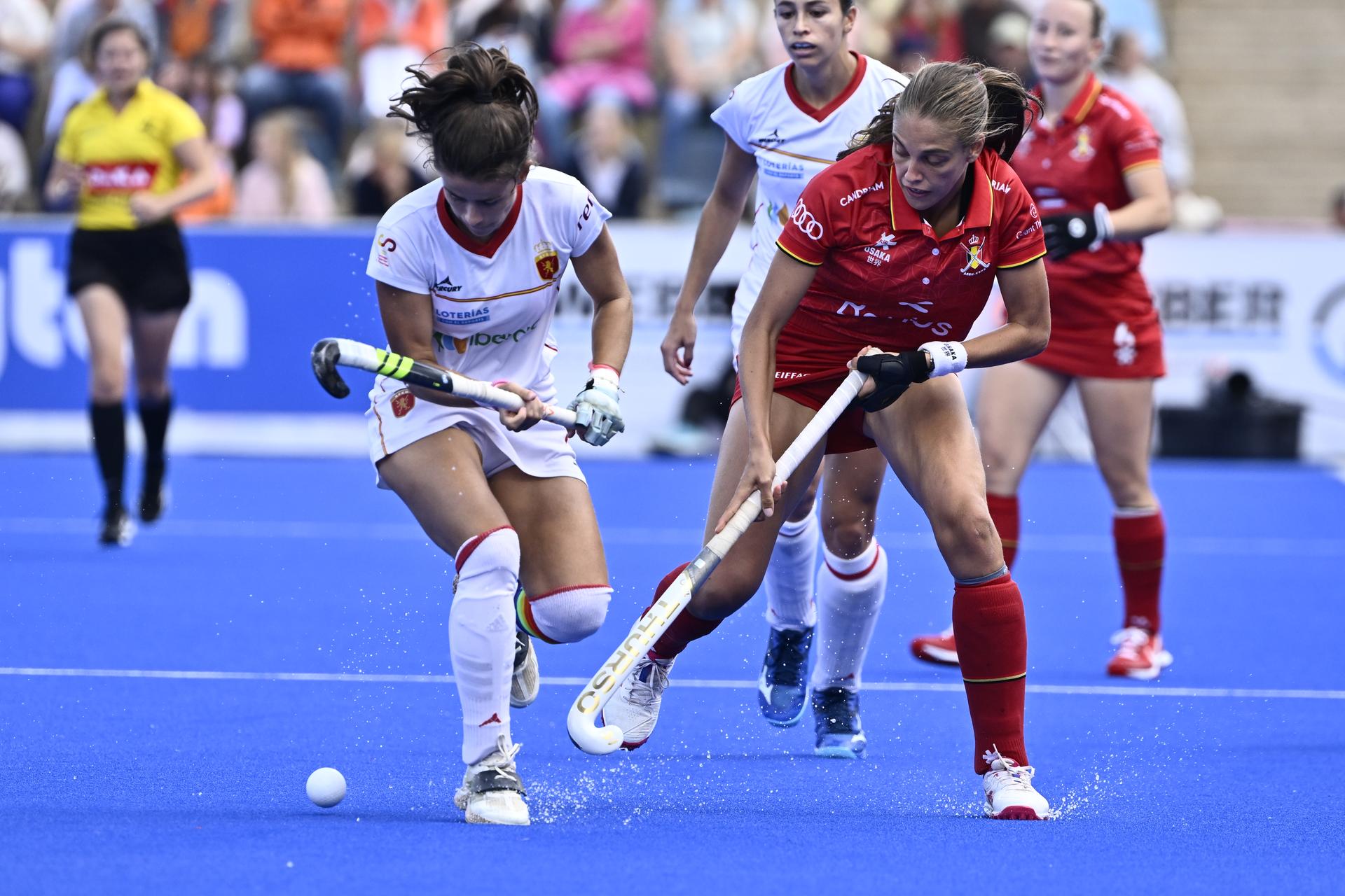 Players pictured during a hockey game between Spain and the Belgian national team Red Panthers, the 'small final' to decide on the bronze medal of the 2025 women's European championships, Sunday 17 August 2025 in Monchengladbach, Germany. BELGA PHOTO ERIC LALMAND