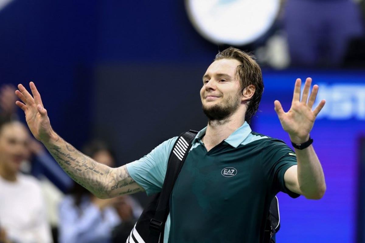 Kazakhstan's Alexander Bublik waves as he leaves the court after losing his men's singles round of 16 tennis match against Italy's Jannik Sinner on day nine of the US Open tennis tournament at the USTA Billie Jean King National Tennis Center in New York City, on September 1, 2025. CHARLY TRIBALLEAU / AFP