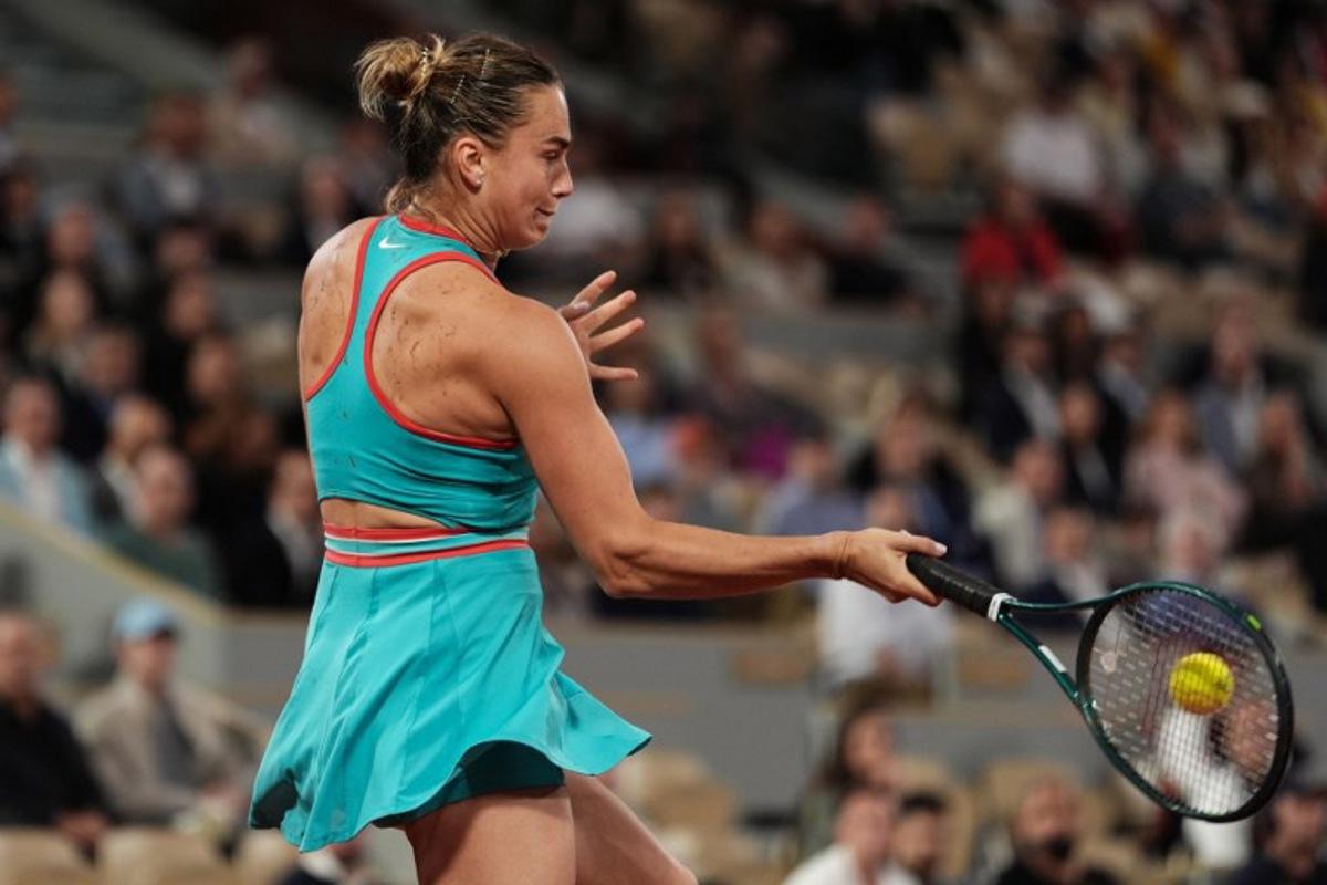 Belarus' Aryna Sabalenka plays a forehand return to Poland's Iga Swiatek during their women's singles semi-final match on day 12 of the French Open tennis tournament on Court Philippe-Chatrier at the Roland-Garros Complex in Paris on June 5, 2025. Dimitar DILKOFF / AFP