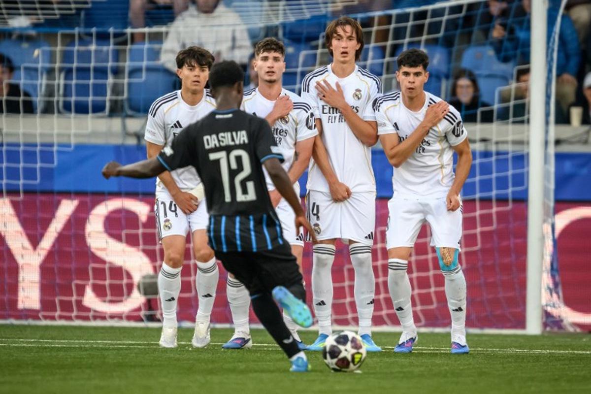 Club Brugge's Belgian midfielder #72 Jessi Da Silva takes a free kick during the UEFA Youth League final football match between Club Brugge and Real Madrid at Stade de la Tuiliere in Lausanne, on April 20, 2026. Fabrice COFFRINI / AFP