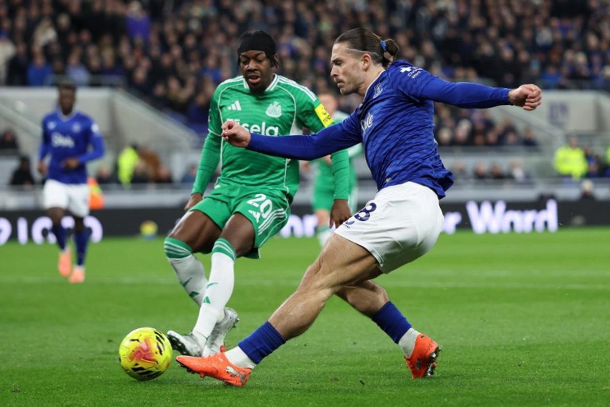 Everton's English midfielder #18 Jack Grealish (R) misses an opportunity during the English Premier League football match between Everton and Newcastle United at Hill Dickinson Stadium in Liverpool, north west England on November 29, 2025. Darren Staples / AFP