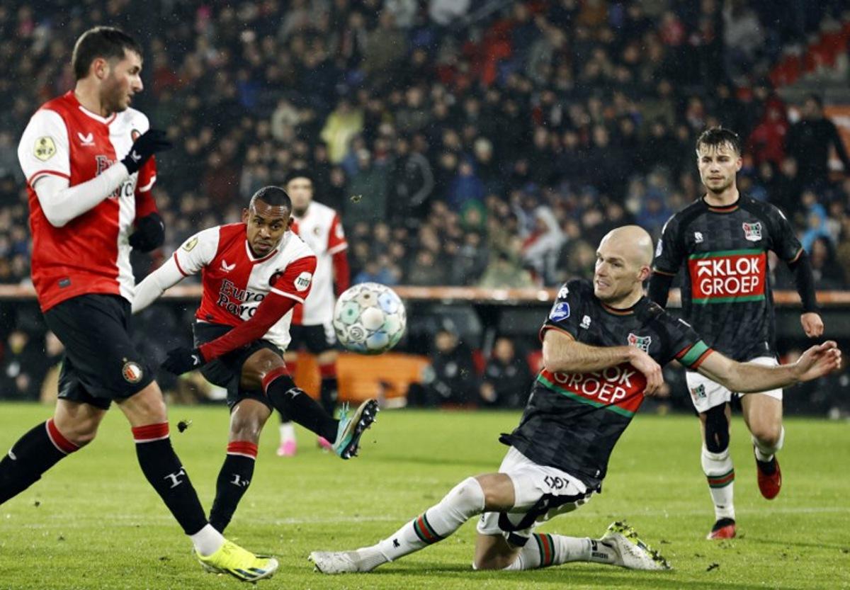 Feyenoord's Brazilian forward Igor Paixao (C) shoots past NEC Nijmegen's Dutch defender Bram Nuytinck (R) during the Dutch Eredivisie football match between Feyenoord and NEC Nijmegen at The Stadium de Kuip in Rotterdam on January 14, 2024. MAURICE VAN STEEN / ANP / AFP