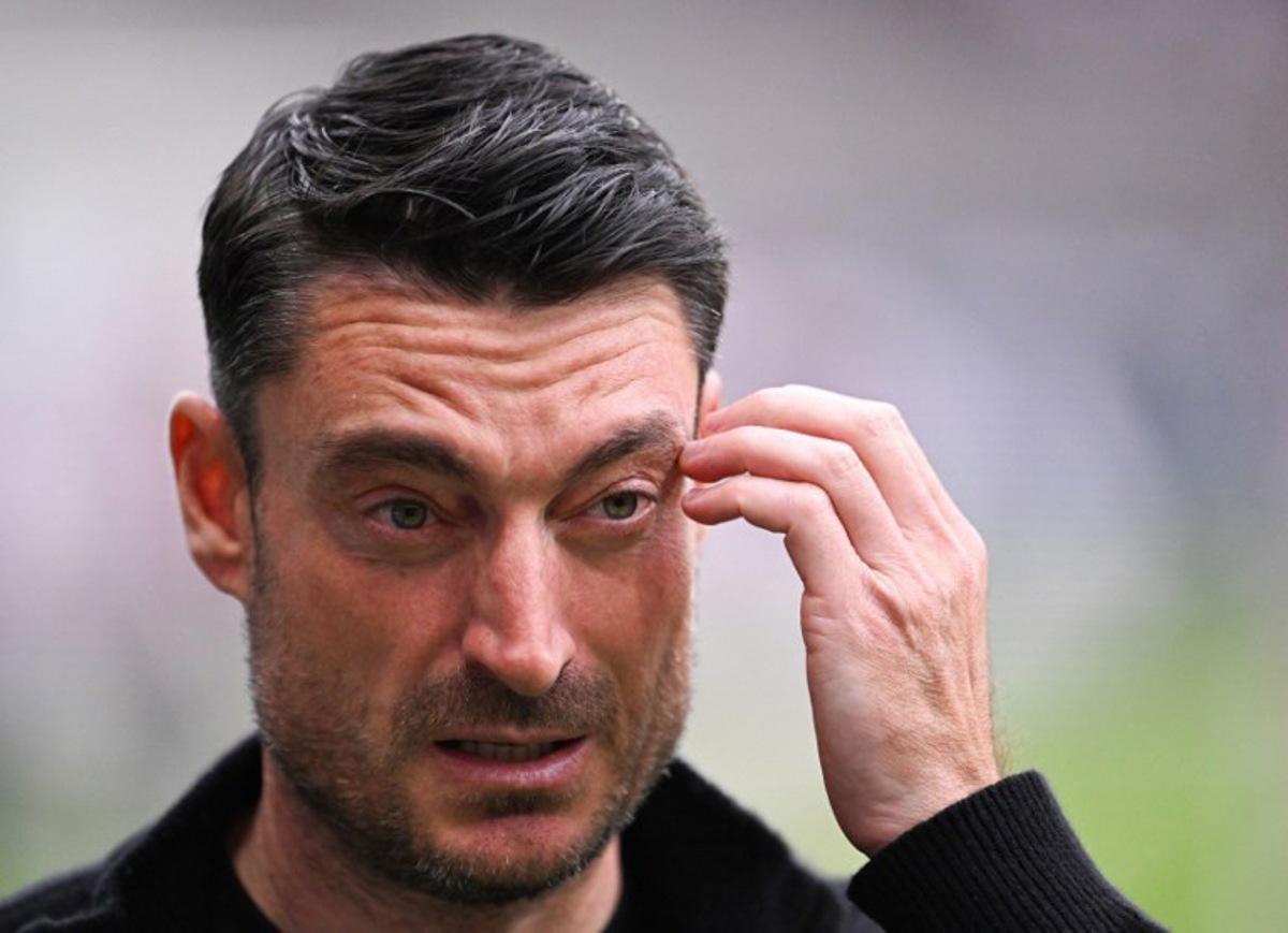 Frankfurt's Spanish head coach Albert Riera looks on ahead during the German first division Bundesliga football match between Eintracht Frankfurt and RB Leipzig in Frankfurt am Main, western Germany, on April 18, 2026. Kirill KUDRYAVTSEV / AFP