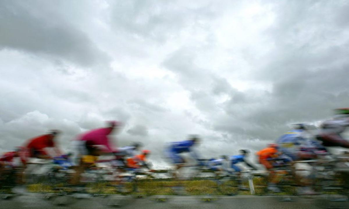 The pack rides during the fifth stage of the 91st Tour de France cycling race between Amiens and Chartres, 08 July 2004. AFP PHOTO JOEL SAGET JOEL SAGET / AFP
