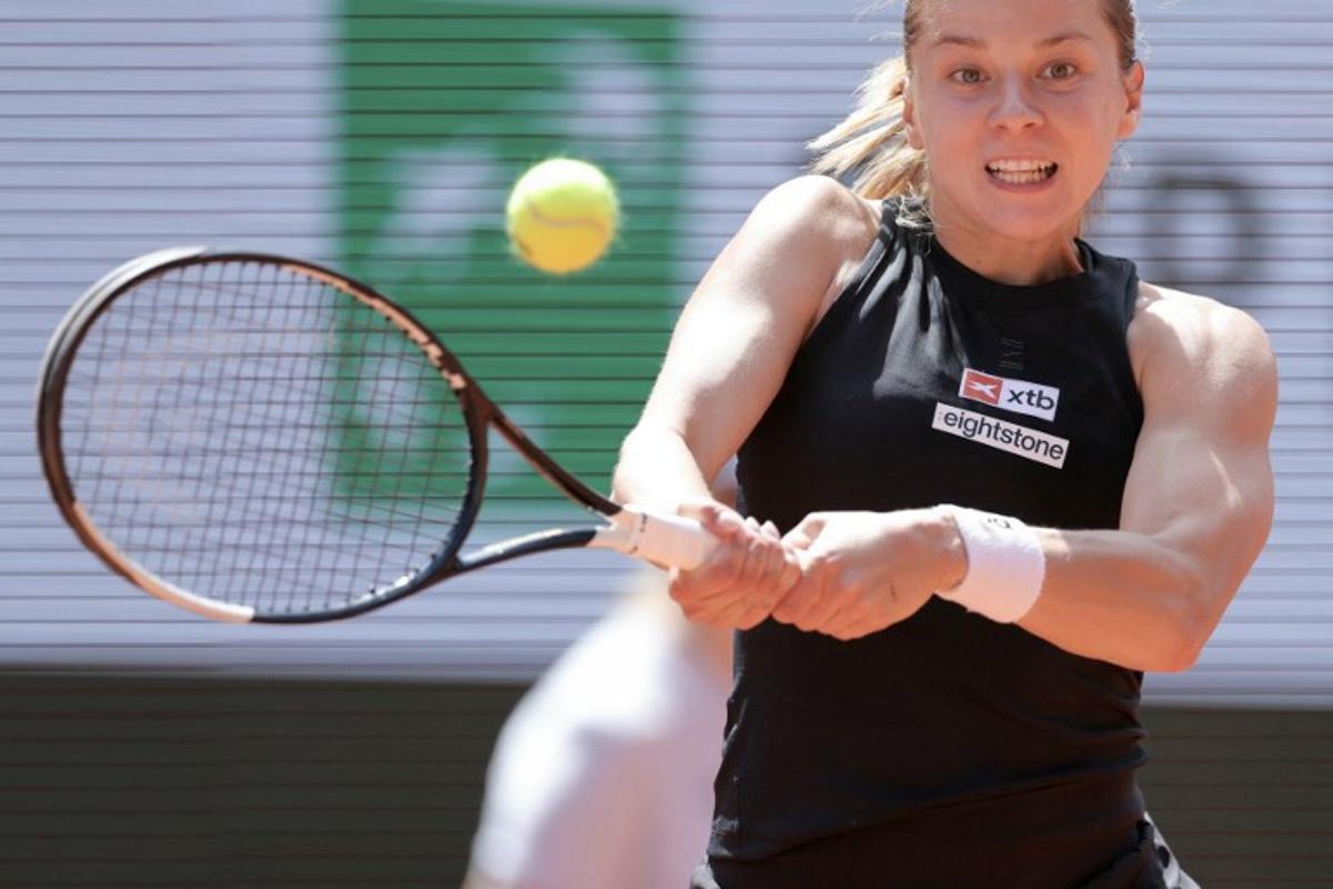 Poland's Maja Chwalinska plays a backhand return to France's Diane Parry during their women's singles match on day 9 of the French Open tennis tournament on Court Philippe-Chatrier at the Roland-Garros Complex in Paris on June 1, 2026. Thomas SAMSON / AFP