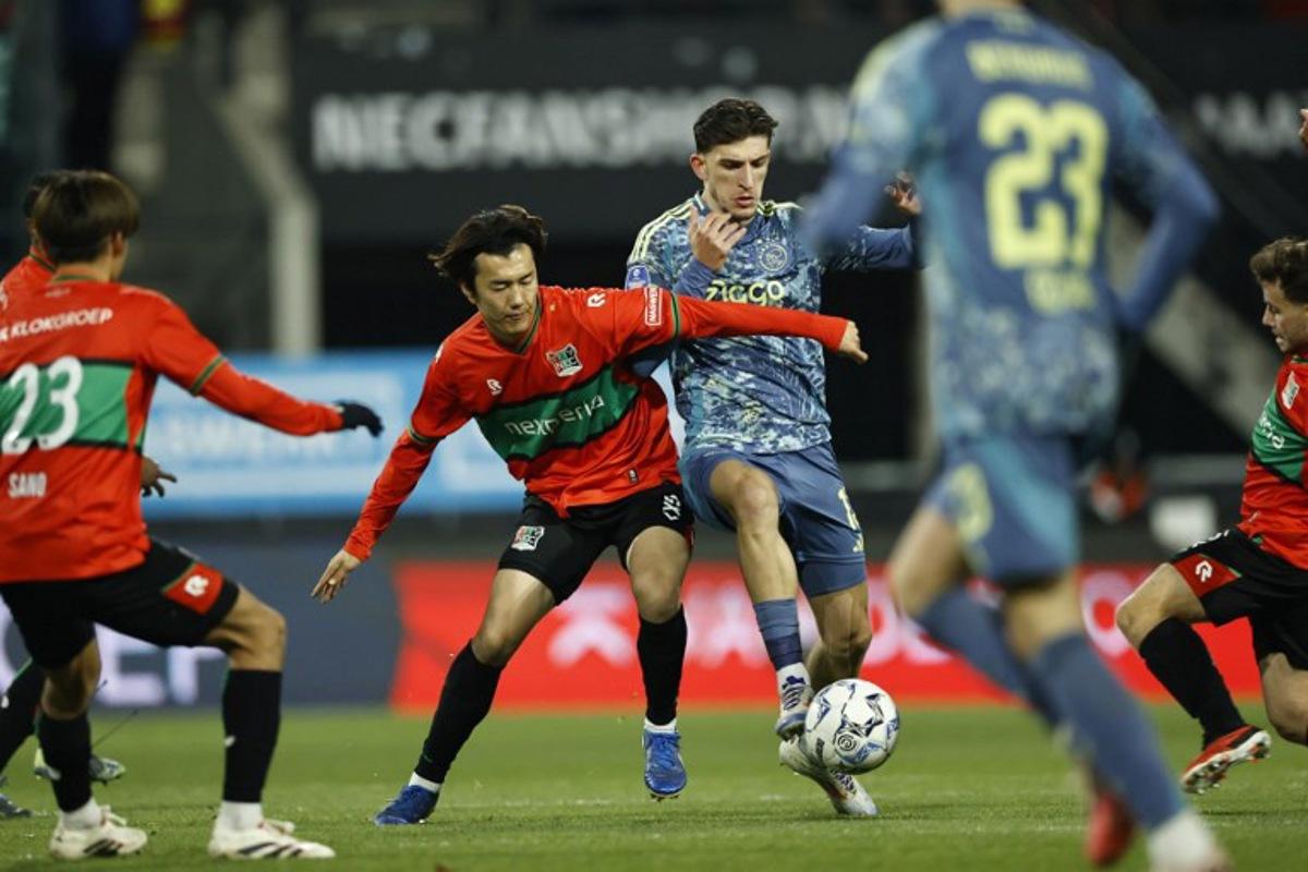 NEC Nijmegen's Japanese forward #18 Koki Ogawa (L) vies with Ajax's Turkish defender #13 Ahmetcan Kaplan (R) during the Dutch Eredivisie football match between NEC Nijmegen and Ajax Amsterdam at De Goffert on December 1, 2024 in Nijmegen. MAURICE VAN STEEN / ANP / AFP