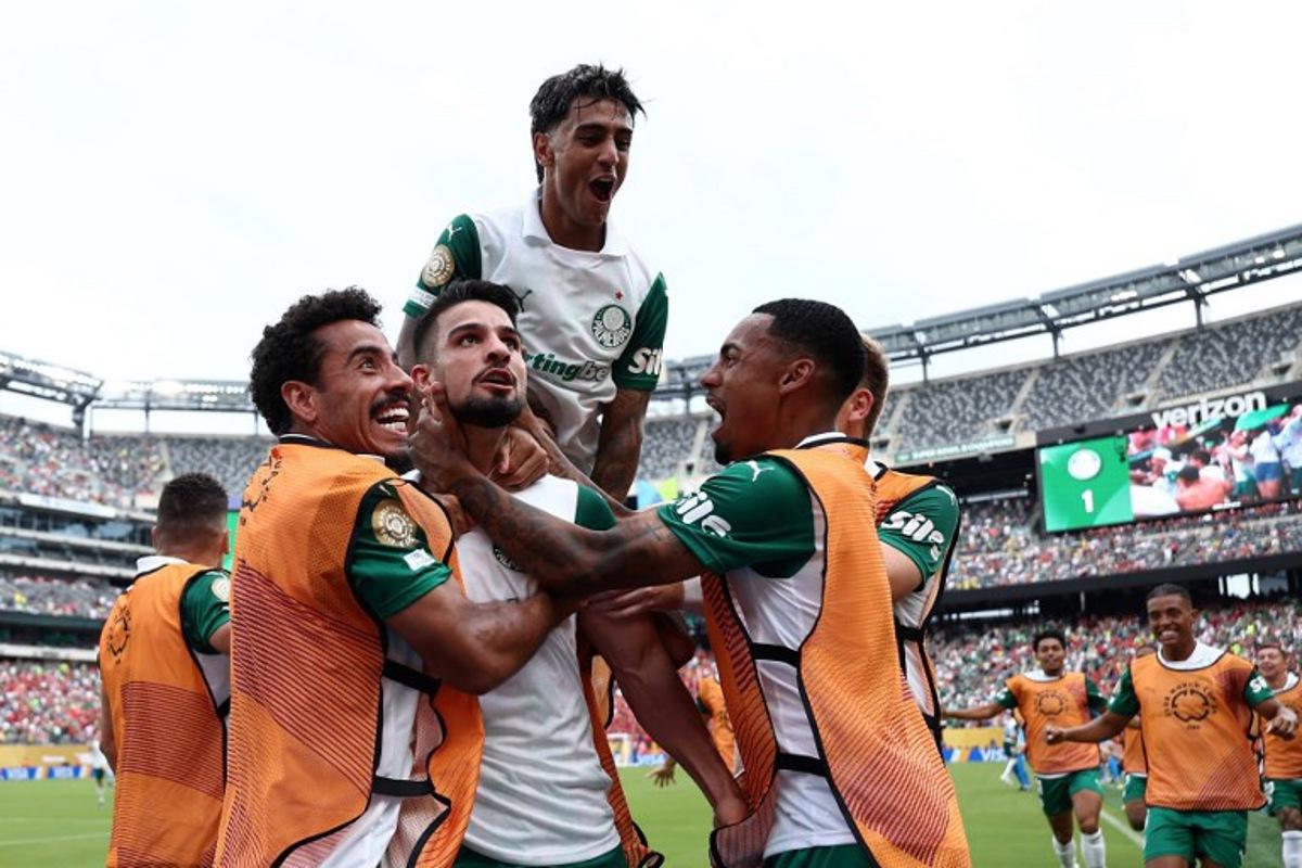Palmeiras' Argentine forward #42 Jose Manuel Lopez (C) celebrates scoring his team's second goal with teammates during the FIFA Club World Cup 2025 Group A football match between Brazil's Palmeiras and Egypt's Al-Ahly at the MetLife stadium in East Rutherford, New Jersey on June 19, 2025. FRANCK FIFE / AFP