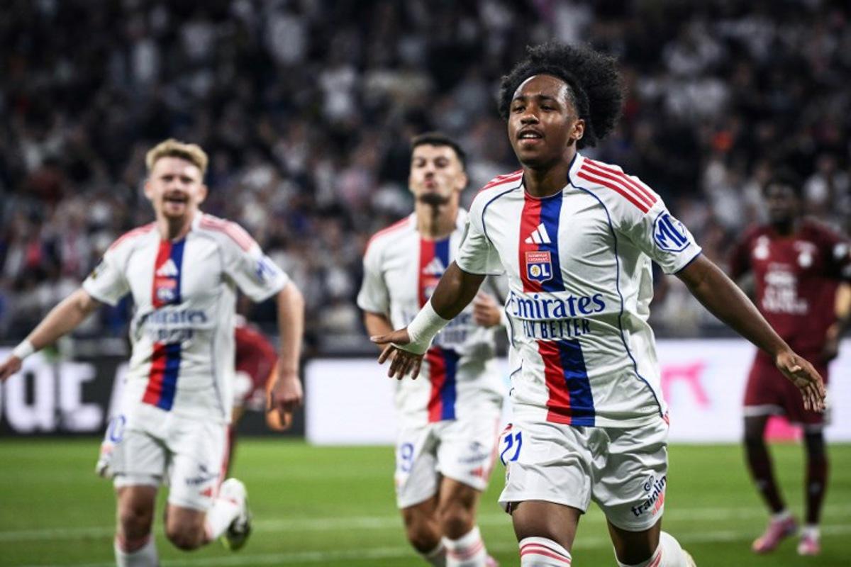 Lyon's Belgian forward #11 Malick Fofana (R) celebrates after scoring a goal during the French L1 football match between Olympique Lyonnais (OL) and FC Metz at the Groupama Stadium in Decines-Charpieu, central-eastern France on August 23, 2025. ARNAUD FINISTRE / AFP