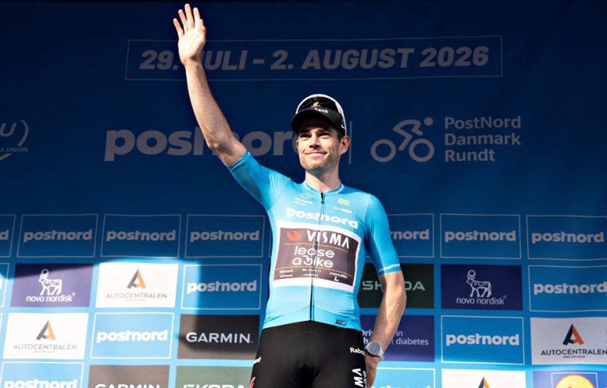 Team Visma | Lease a Bike's Belgian rider Wout Van Aert celebrates after being declared the winner of the 2. stage instead of Alpecin - Premier Tech Australian rider Jensen Plowright after review of the photo finish, and wears the blue leader's jersey of the PostNord Denmark Tour on July 30, 2026 in Skive, Denmark. The stage 2 is 187.2 kilometers long and runs from Glyngoere to Skive. Henning Bagger / Ritzau Scanpix / AFP