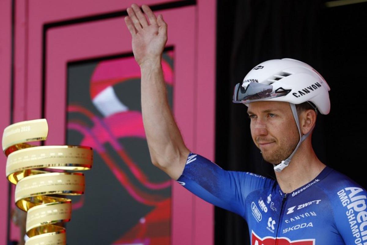 Alpecin - Premier Tech Australian rider Kaden Groves waves during the presentation of the teams prior the 1st stage of the Giro d'Italia 2026 - Tour of Italy cycling race between Nessebar and Burgas, Bulgaria, on May 8, 2026. Luca Bettini / AFP