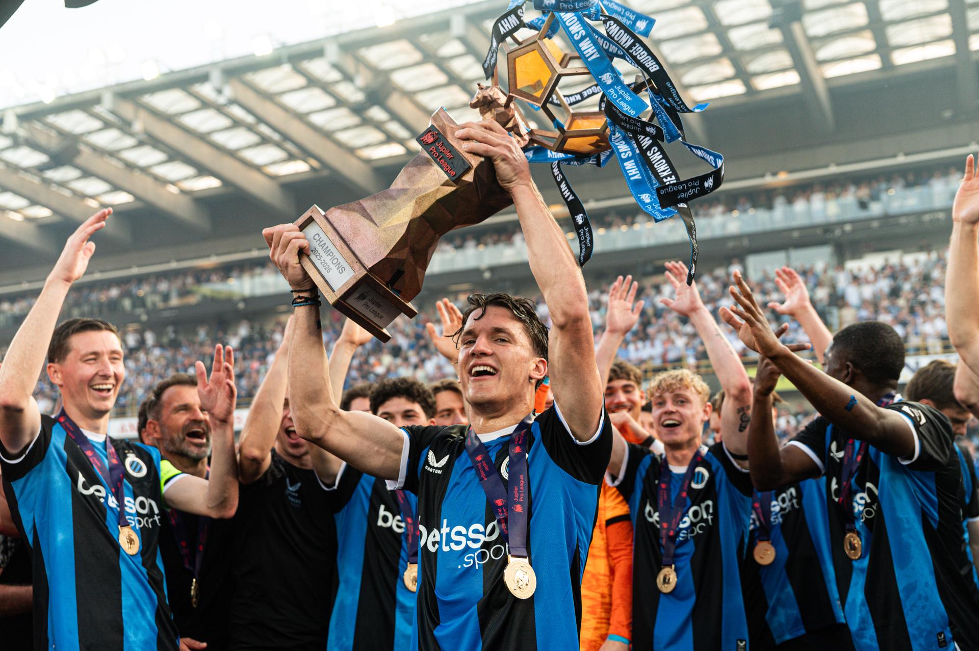 Club's Christos Tzolis and players celebrates after winning a game between Belgian soccer team Club Brugge KV and KAA Gent, Sunday 24 May 2026 in Brugge, on the last day of the Champion's Play-offs of the 2025-2026 'Jupiler Pro League' first division of the Belgian championship. BELGA PHOTO EMILE WINDAL