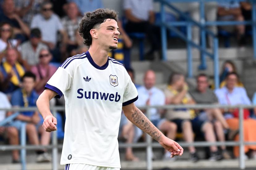 Anderlecht's Tristan Degreef looks dejected during a soccer match between SK Beveren and Royal Sporting Club Anderlecht, Sunday 16 August 2026 in Beveren, on day 2 of the 2026-2027 'Jupiler Pro League' first division of the Belgian championship. BELGA PHOTO MAARTEN STRAETEMANS