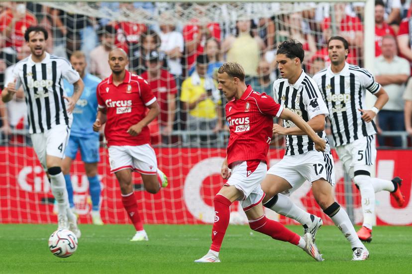 Standard's Alexis Trouillet and Juventus' Vasilije Adzic fight for the ball during a friendly soccer game between Belgian first division soccer team Standard de Liege and Italian Juventus, on Saturday 25 July 2026 in Liege, in preparation of the upcoming 2026-2027 Belgian first division soccer season. BELGA PHOTO BRUNO FAHY