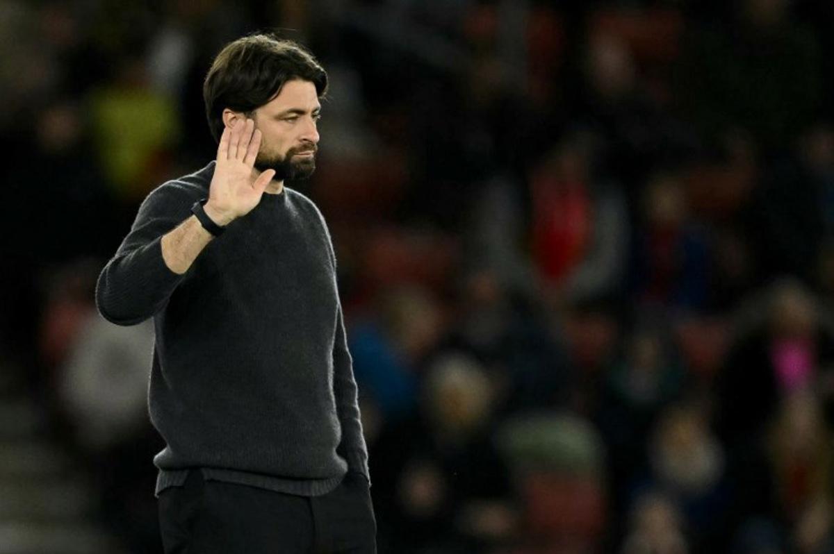 Southampton's Scottish head coach Russell Martin gestures during the English Premier League football match between Southampton and Tottenham Hotspur at St Mary's Stadium in Southampton, southern England on December 15, 2024. JUSTIN TALLIS / AFP