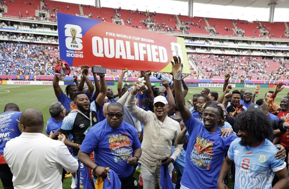 DR Congo players and coaching staff celebrate after winning the match and qualifying for the World Cup during the 2026 FIFA World Cup qualifiers final playoff football match between the Democratic Republic of the Congo and Jamaica at the Akron Stadium in Zapopan, Jalisco state, Mexico, on March 31, 2026. Ulises Ruiz / AFP