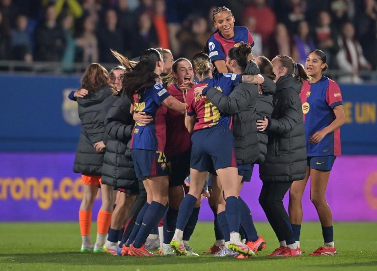 Barcelona players celebrate their victory afterrafa the UEFA Women's Champions League quarter-final second-leg football match between FC Barcelona and VfL Wolfsburg at the Estadi Johan Cruyff in Barcelona, on March 27, 2025. Manaure QUINTERO / AFP
