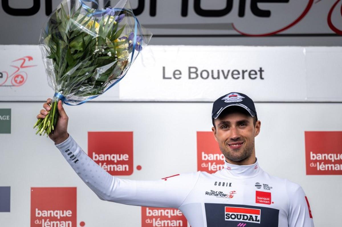 Best young Britain's Ethan Vernon reacts with his white jersey after the prologue of the Tour of Romandie UCI World tour a time trial 6.8 km from Bouveret to Bouveret, on April 25, 2023. Fabrice COFFRINI / AFP