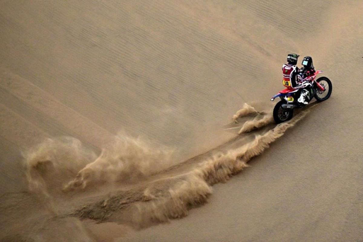 US rider Skyler Howes competes with a Honda Crf 450 in Stage 10 of the 48th edition of the Dakar Rally 2026, between Bisha and Bisha, Saudi Arabia, on January 14, 2026. Giuseppe CACACE / AFP