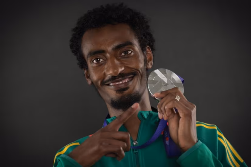 Silver medallist of the men's 10000m final Ethiopia's Yomif Kejelcha poses for portraits during a studio photo session on the sidelines of the World Athletics Championships in Tokyo on September 15, 2025. Andrej ISAKOVIC / AFP