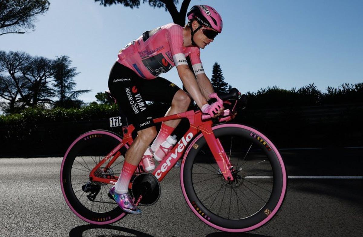 Team Visma Lease a Bike Danish rider Jonas Vingegaard wearing the overall leader's pink jersey rides during the 21th stage of the Giro d'Italia 2026 - Tour of Italy cycling race of 131km from Rome to Rome, Italy, on May 31, 2026. Luca Bettini / AFP