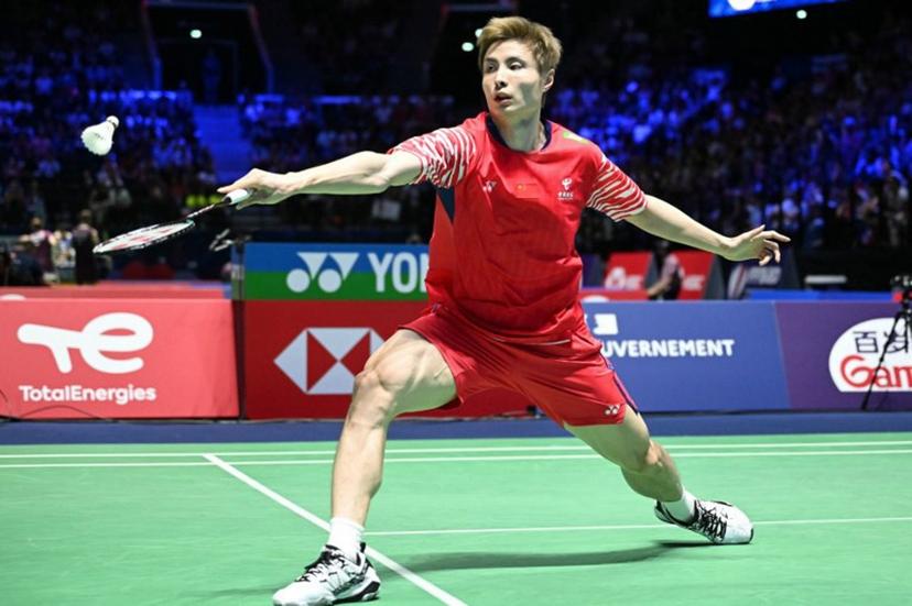 China's Yu Qi Shi hits a return to Belgium's Julien Carraggi during their men's single match at the Badminton BWF World Championships at the Adidas Arena in Paris, on August 27, 2025. Bertrand GUAY / AFP