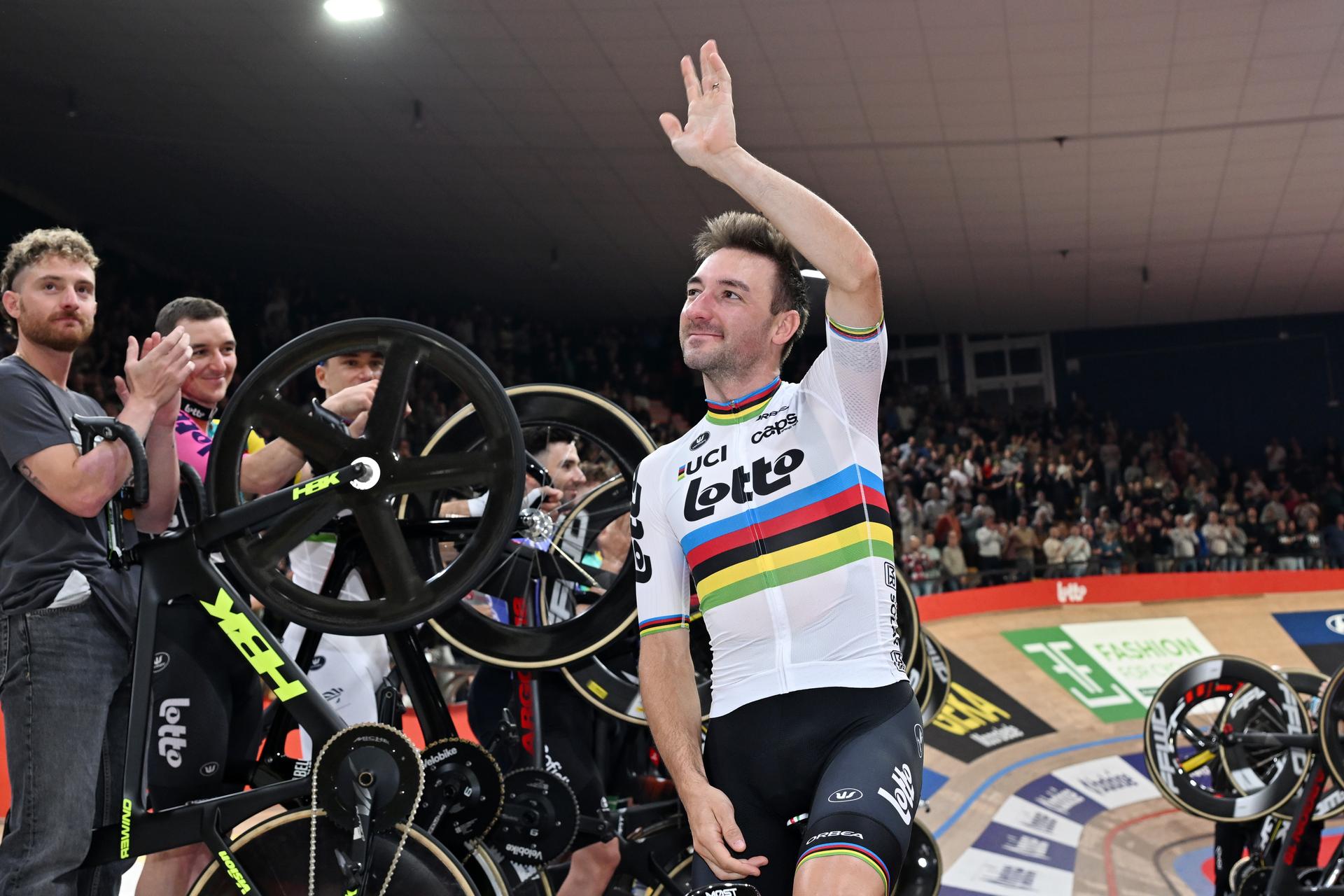 Italian Elia Viviani reacts as he retires from professional cycling during the last day of the Zesdaagse Vlaanderen-Gent six-day indoor track cycling event at the indoor cycling arena 't Kuipke, Sunday 23 November 2025, in Gent. BELGA PHOTO MAARTEN STRAETEMANS