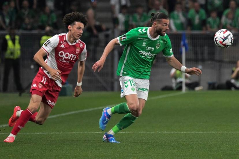 Monaco's French midfielder #11 Maghnes Akliouche (L) fights the ball with Saint Etienne's French defender #19 Leo Petrot (R) during the French L1 football match between AS Saint-Etienne and AS Monaco at the Geoffroy Guichard Stadium in Saint-Etienne, central-eastern France, on May 3, 2025. JEAN-PHILIPPE KSIAZEK / AFP