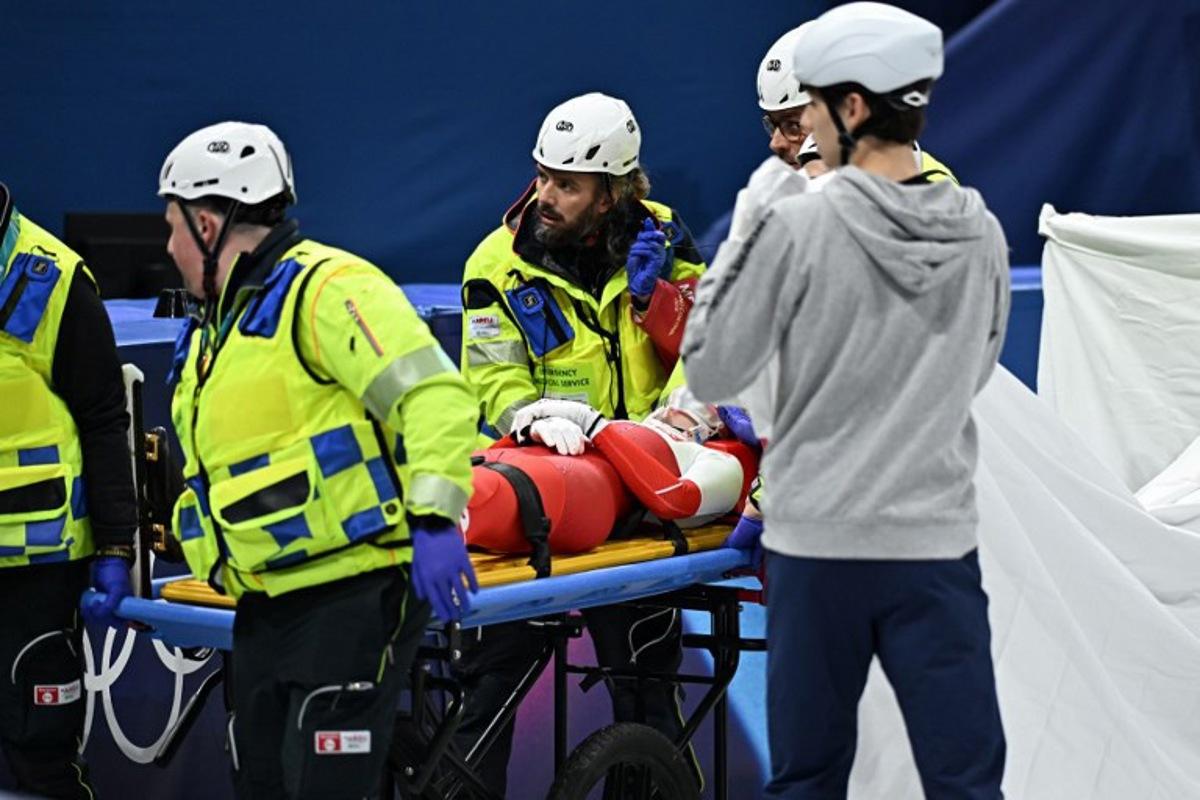 Poland's Kamila Sellier is taken away on stretcher after crashing during the short track speed skating women's 1500m quarter-final during the Milano Cortina 2026 Winter Olympic Games at Milano Ice Skating Arena in Milan on February 20, 2026. Gabriel BOUYS / AFP