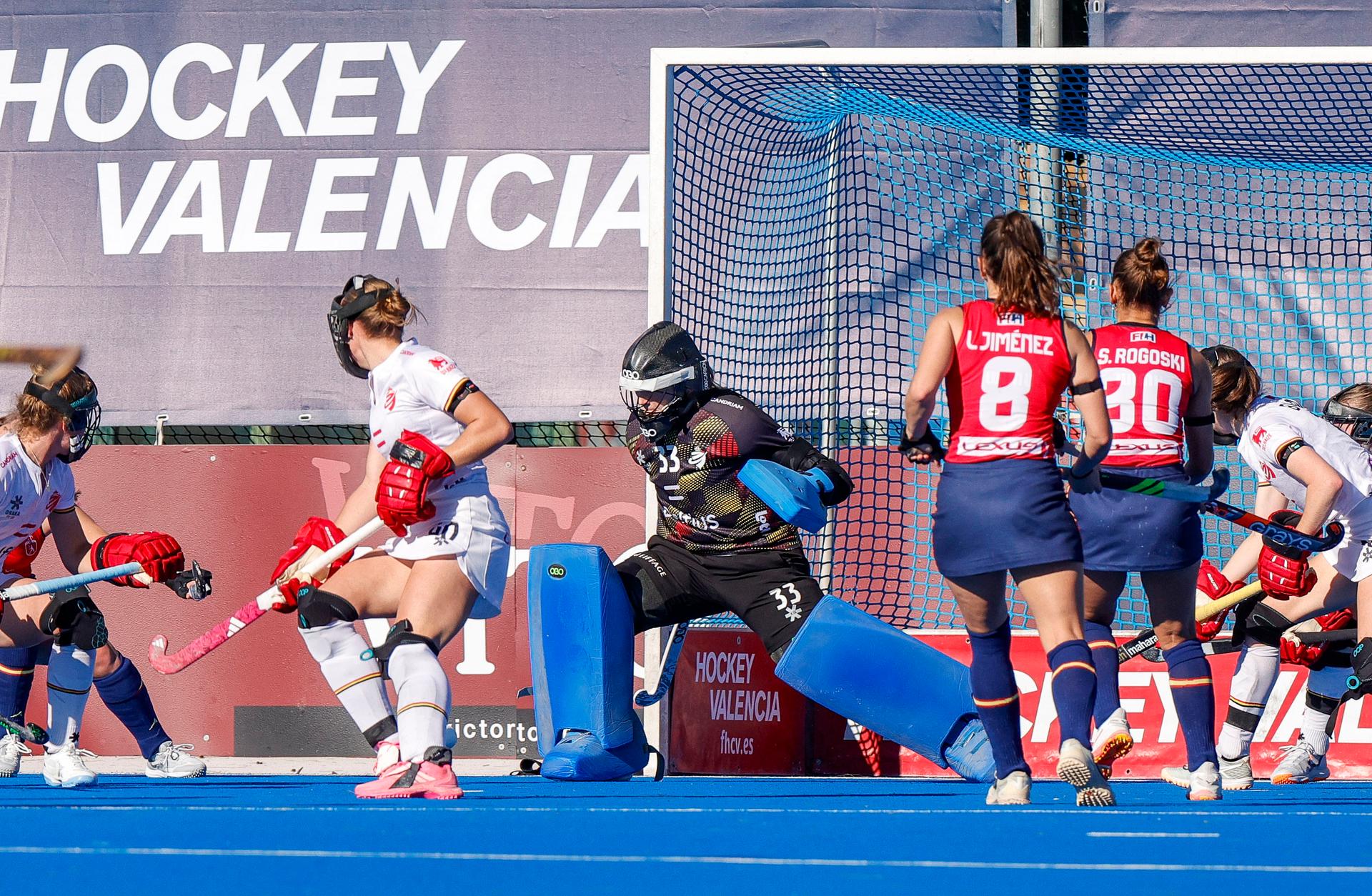 Belgium's Camille Belis and Belgium's goalkeepêr Maite Bussels pictured in action during a hockey game between Belgian national team Red Panthers and Spain, The fifth game (out of 16) in the group stage of the 2025-2026 women's FIH Pro League, Thursday 05 February 2026 in Valencia, Spain. BELGA PHOTO DAVID GONZALEZ