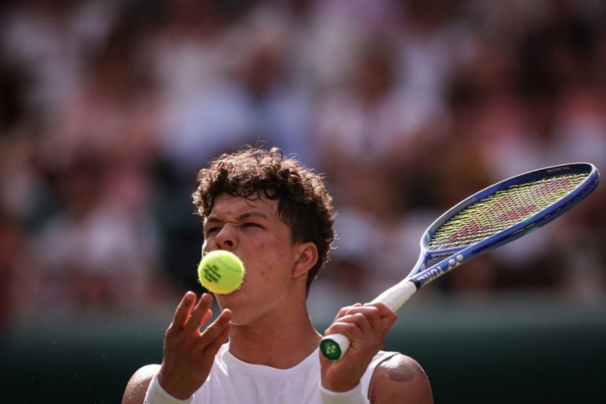 US player Ben Shelton reacts as he plays against Italy's Jannik Sinner during their men's singles quarter-final tennis match on the tenth day of the 2025 Wimbledon Championships at The All England Lawn Tennis and Croquet Club in Wimbledon, southwest London, on July 9, 2025. HENRY NICHOLLS / AFP