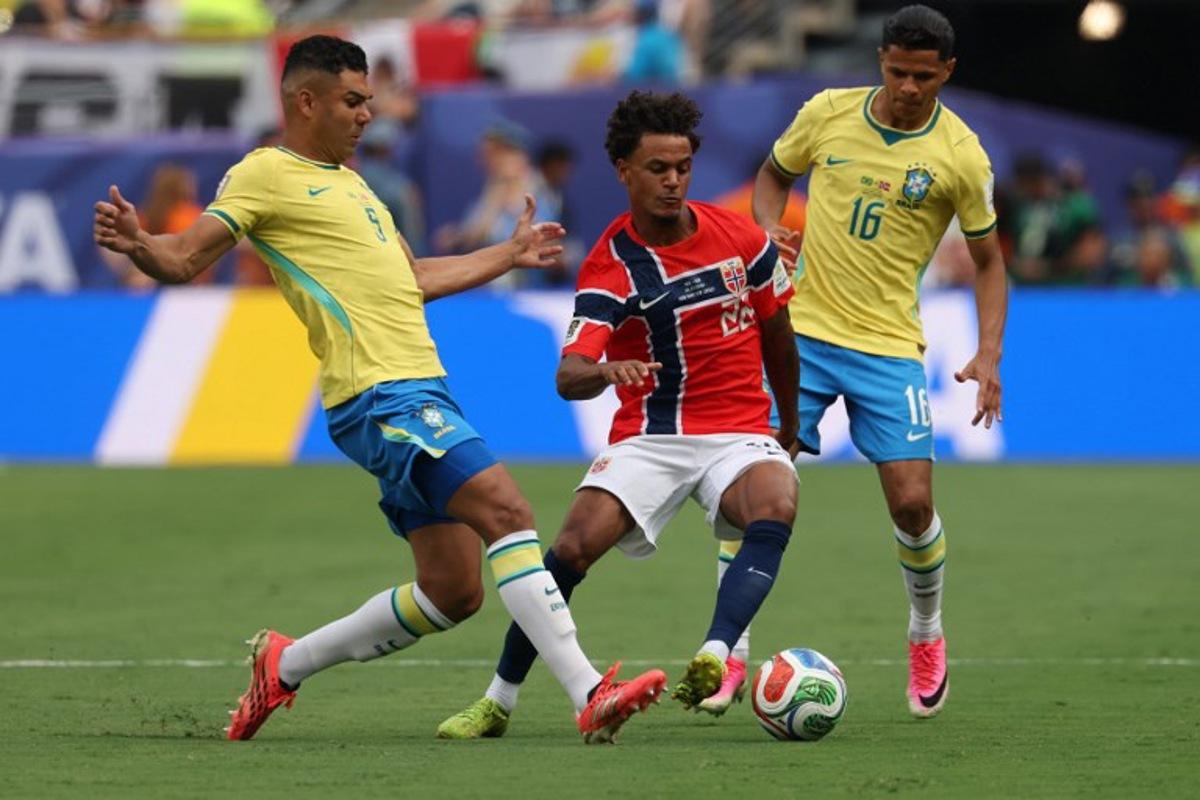 Brazil's midfielder #05 Casemiro and Norway's midfielder #22 Oscar Bobb fight for the ball past Brazil's defender #16 Douglas Santos during the 2026 World Cup round of 16 football match between Brazil and Norway at the New York/New Jersey Stadium in East Rutherford on July 5, 2026. Odd ANDERSEN / AFP