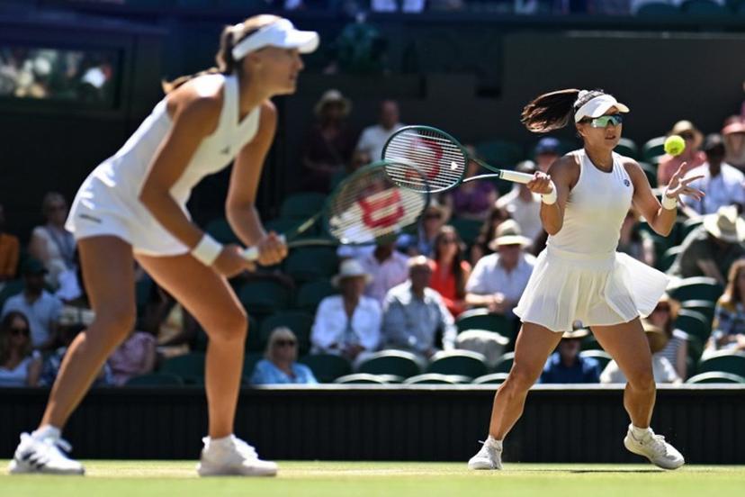 China's Guo Hanyu (R) and France's Kristina Mladenovic compete against Brazil's Luisa Stefani and Canada's Gabriela Dabrowski during their women's doubles final tennis match on the fourteenth day of the 2026 Wimbledon Championships at The All England Lawn Tennis and Croquet Club in Wimbledon, southwest London, on July 12, 2026. Kirill KUDRYAVTSEV / AFP