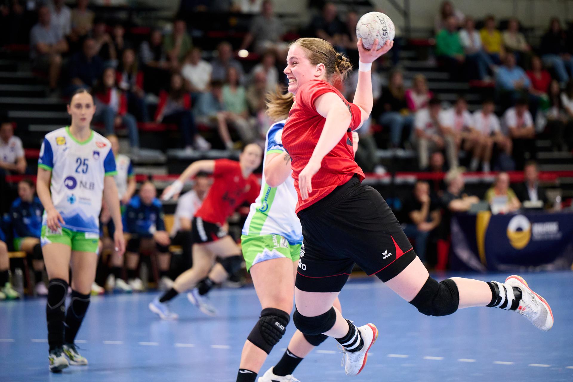 ATTENTION EDITORS - HAND OUT PICTURES - EDITORIAL USE WITH STORY ON HANDBALL ONLY - MANDATORY CREDIT ALAIN DECAMPS Hand out pictures released by Alain Decamps shows Belgian Anna Schellingen in action during the handball game between the Black Arrows, Belgium national women handball team, and Slovenia, a Qualifier Phase 2 Euro 2026 game on Wednesday 08 April 2026 in Hasselt. HAND OUT - ALAIN DECAMPS Belga and Belga Editorial Board decline all responsibility regarding the content of this picture.