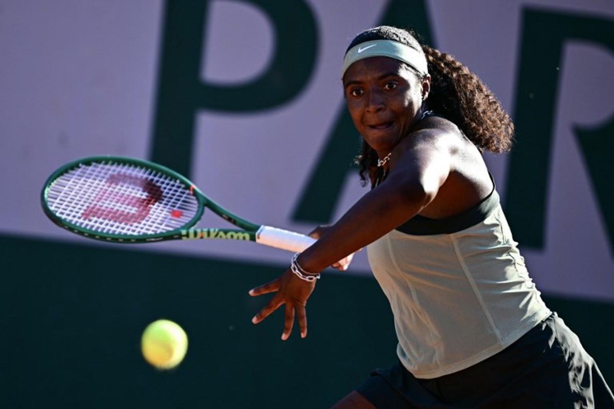 US Hailey Baptiste plays a forehand return to China's Wang Xiuy during their women's singles match on day 4 of the French Open tennis tournament at the Roland-Garros Complex in Paris on May 27, 2026. JULIEN DE ROSA / AFP