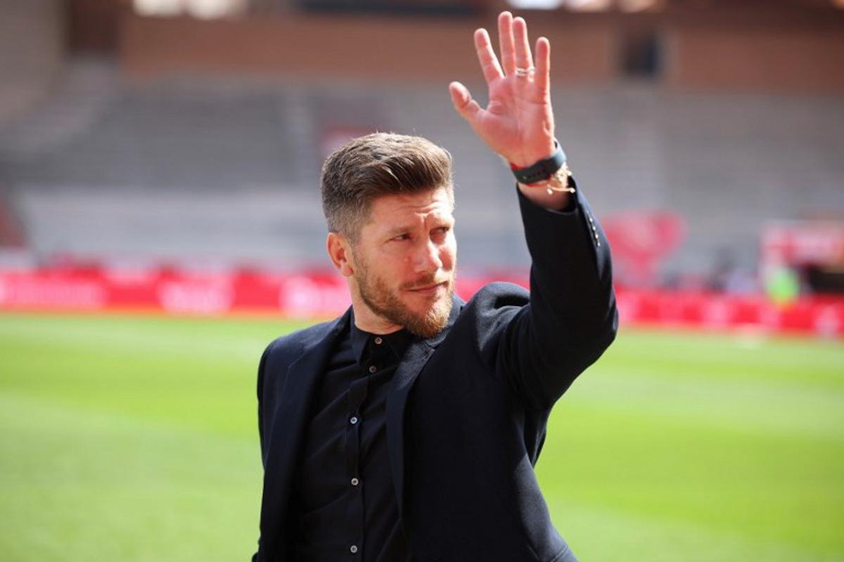 Monaco's Belgian head coach Sébastien Pocognoli waves to supporters ahead of the French L1 football match between AS Monaco and AJ Auxerre at the Stade Louis II in the Principality of Monaco on April 19, 2026. Valery HACHE / AFP