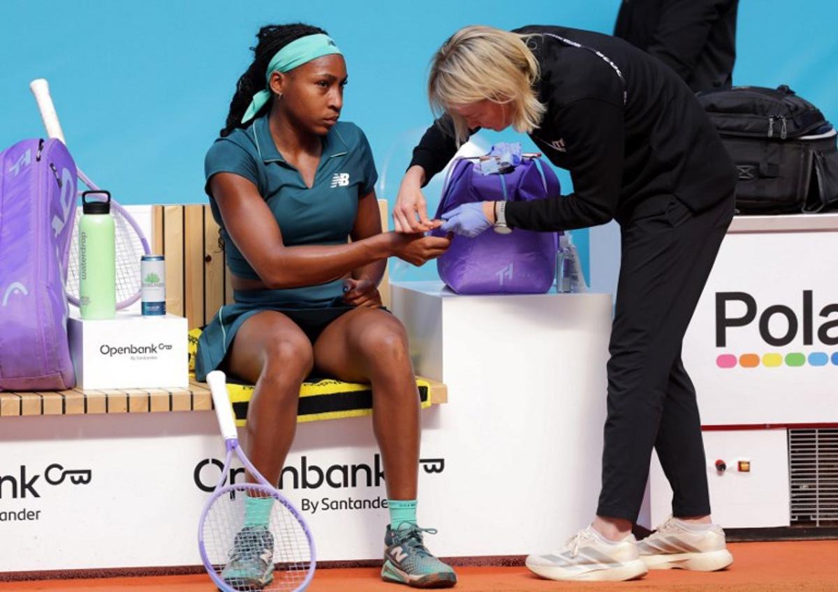 US Coco Gauff receives a medical treatment during her 2026 WTA Tour Madrid Open tennis tournament singles tennis match against France's Leolia Jeanjean at the Caja Magica in Madrid, on April 24, 2026. Thomas COEX / AFP
