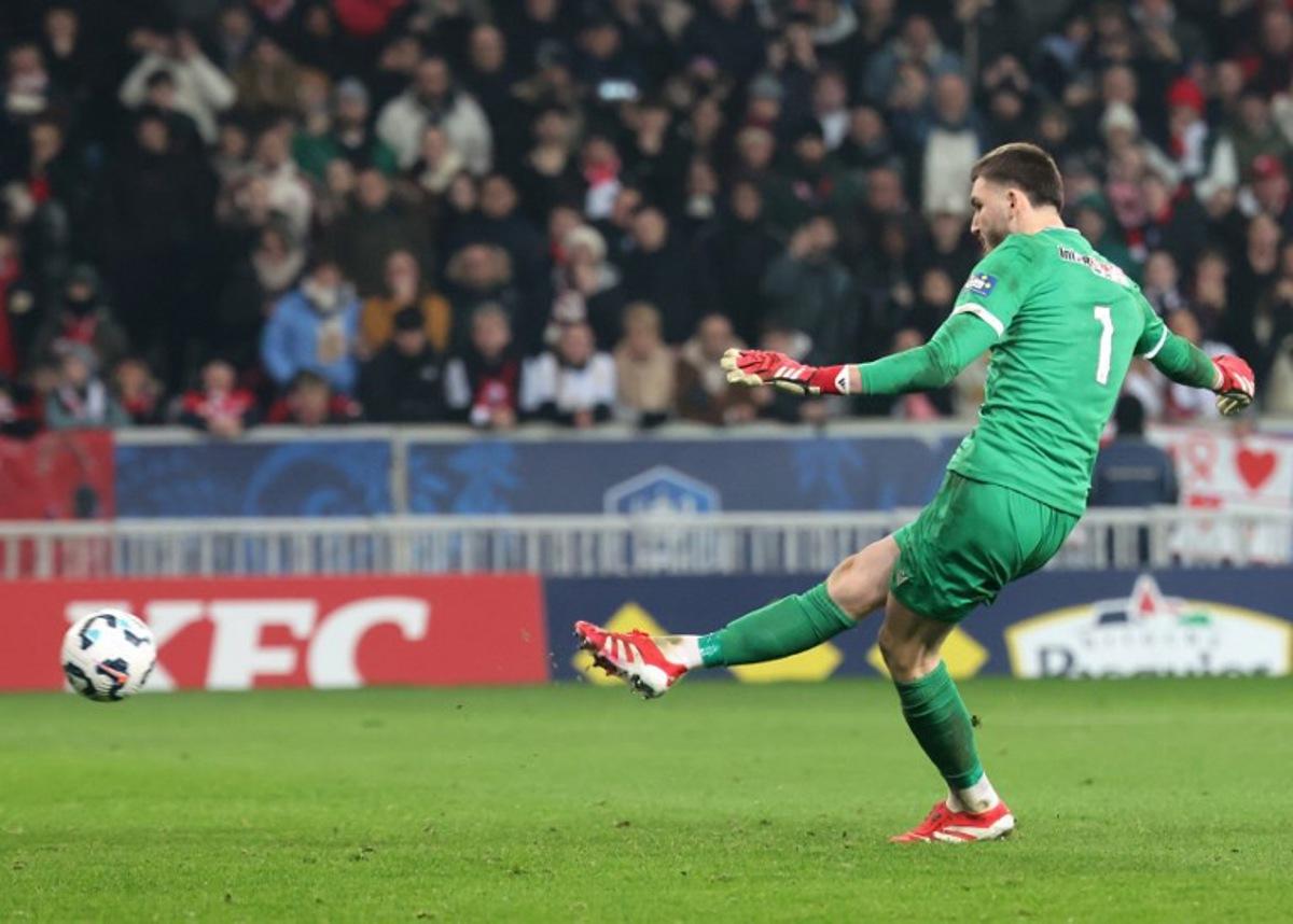 Dunkerque's French goalkeeper #01 Ewen Jaouen shoots and scores the last penalty kick leading to Dunkerque winning the French Cup round of 16 football match between Lille OSC (LOSC) and USL Dunkerque at Pierre Mauroy Stadium, in Villeneuve-d'Ascq, northern France, on February 4, 2025. FRANCOIS LO PRESTI / AFP