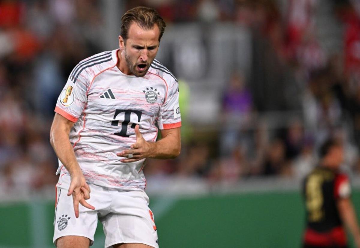 Bayern Munich's English forward #09 Harry Kane celebrates scoring the opening goal from the penalty spot during the German Cup (DFB Pokal) first round football match between SV Wehen Wiesbaden and FC Bayern Munich in Wiesbaden, western Germany on August 27, 2025. Kirill KUDRYAVTSEV / AFP