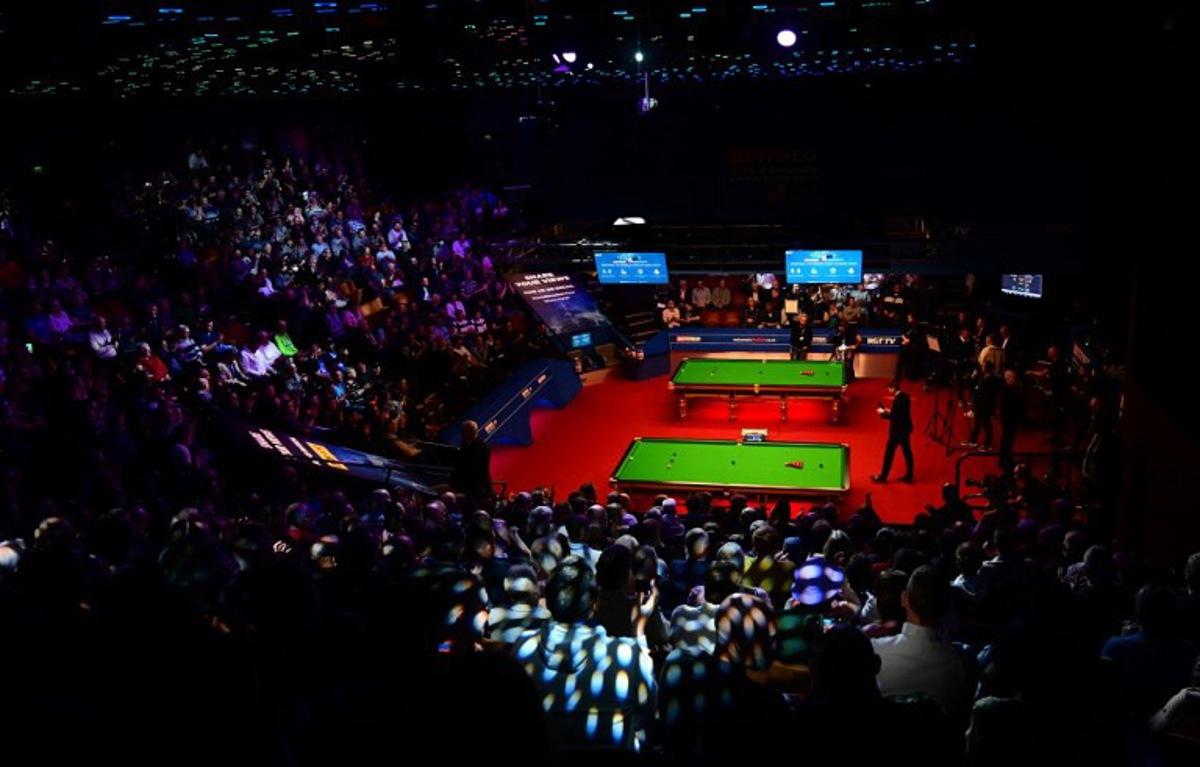A view of the Crucible before the table divider comes down ahead of play in the World Championship Snooker second round matches at The Crucible in Sheffield, England on April 25, 2022. Paul ELLIS / AFP