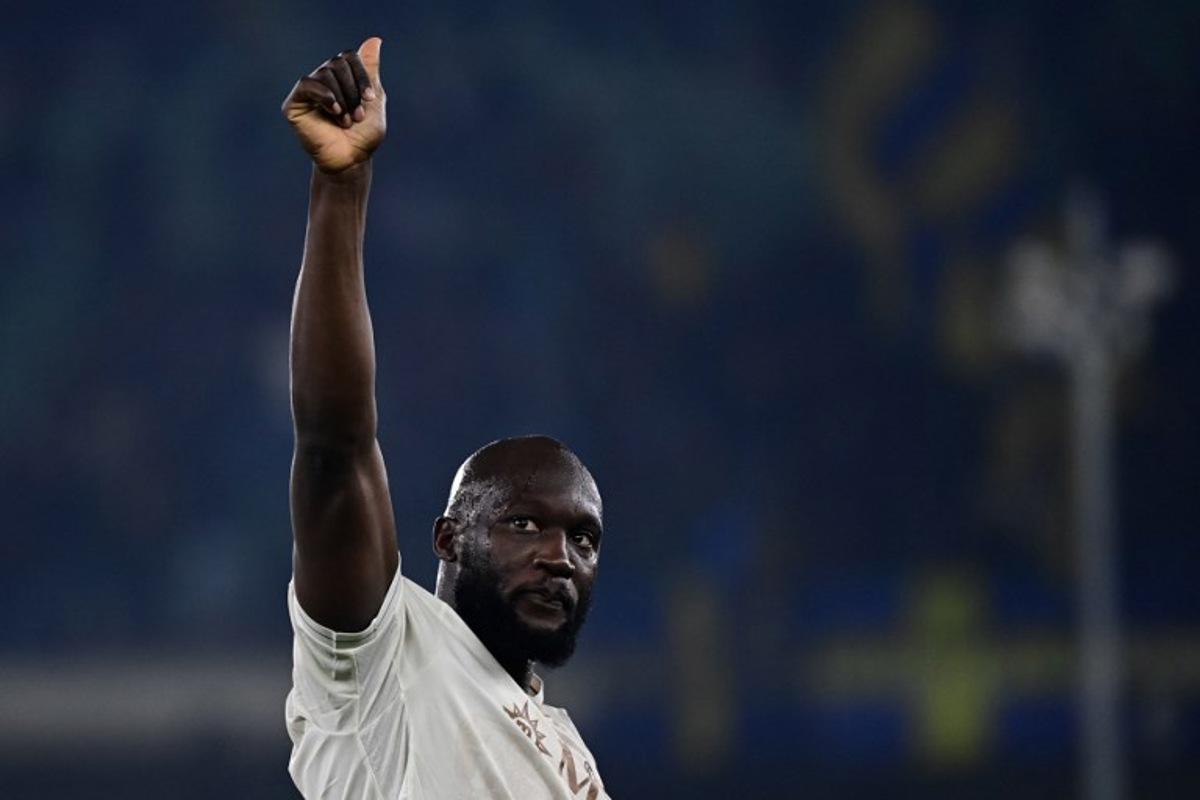 Napoli's Belgian forward #9 Romelu Lukaku celebrates after scoring his team second goal during the Italian Serie A football match between Hellas Verona and Napoli at the Bentegodi Stadium in Verona, northern Italy, on February 28, 2026. Piero CRUCIATTI / AFP