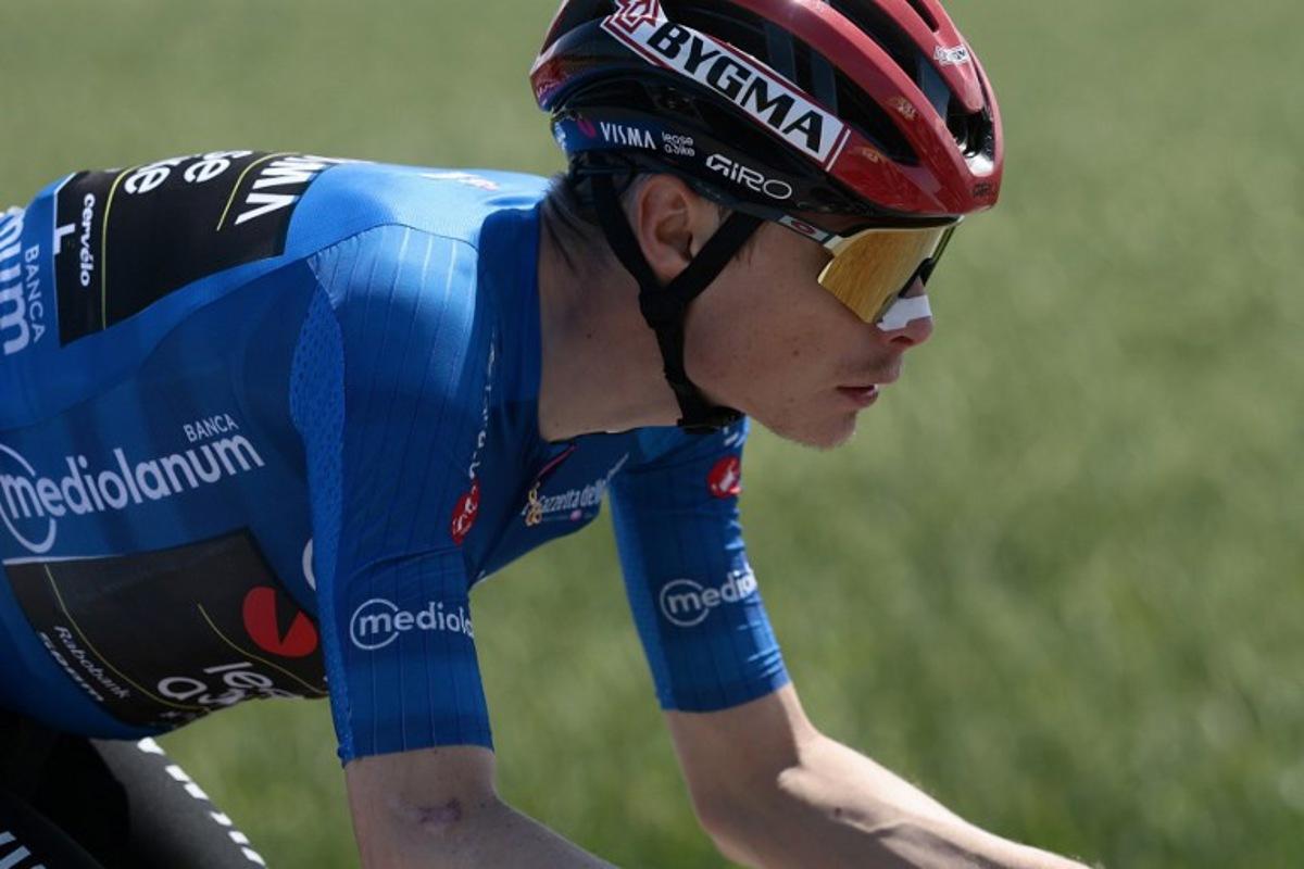 Team Visma Lease a Bike Danish rider Jonas Vingegaard, wearing the best climber's blue jersey (Maglia Azzura), rides during the 9th stage of the Giro d'Italia 2026 - Tour of Italy cycling race between Cervia and Corno alle Scale, central Italy on May 17, 2026. Luca Bettini / AFP