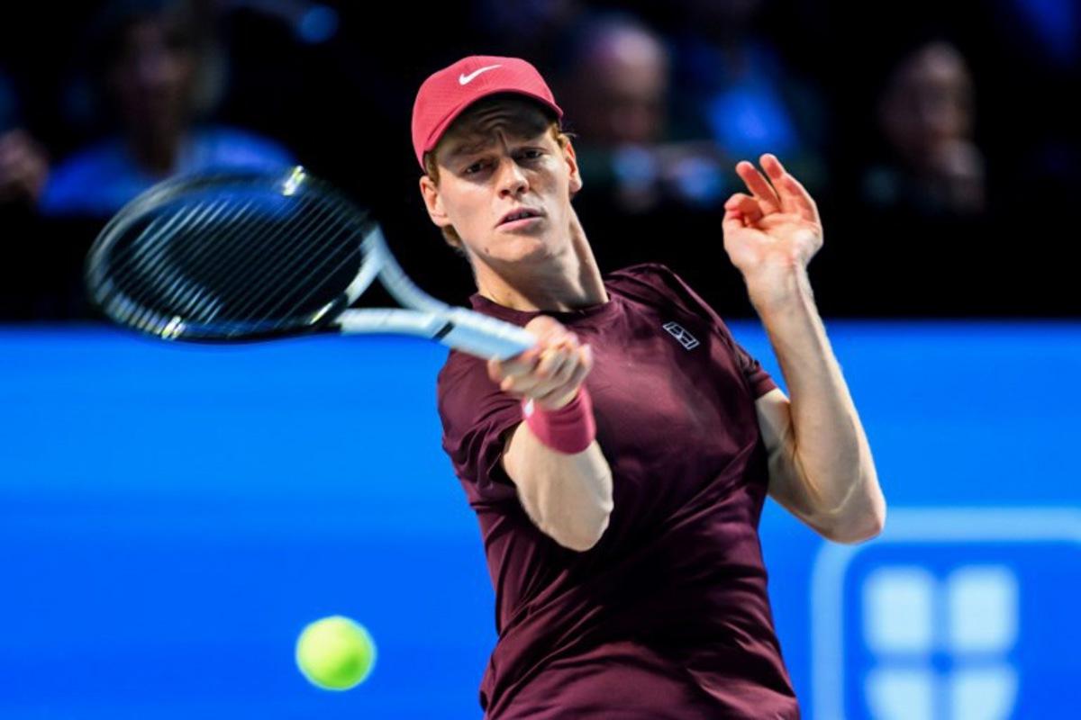 Italy's Jannik Sinner returns the ball to Australia's Alex de Minaur during the men's semi-final singles match at the ATP Vienna Open tennis tournament in Vienna, Austria, on October 25, 2025. MAX SLOVENCIK / APA / AFP