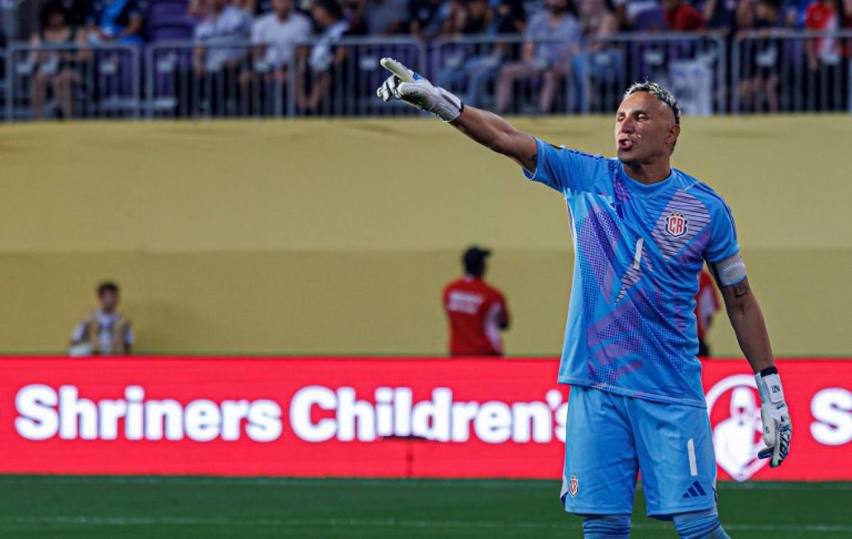 Costa Rica's goalkeeper #01 Keylor Navas gestures during the CONCACAF Gold Cup quartefinal match between USA and Costa Rica at US Bank Stadium in Minneapolis, Minnesota on June 29, 2025. Kerem YUCEL / AFP