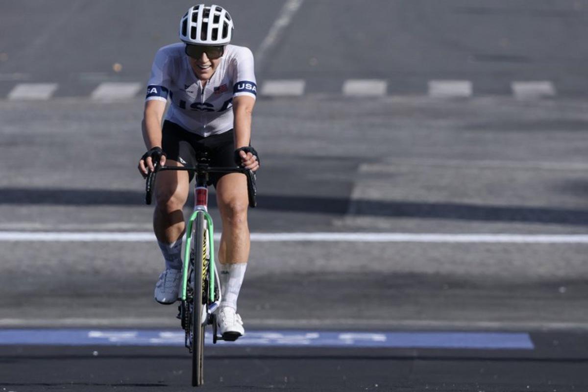 US' Kristen Faulkner cycles to the finish line to win the women's cycling road race during the Paris 2024 Olympic Games in Paris, on August 4, 2024. David GRAY / AFP