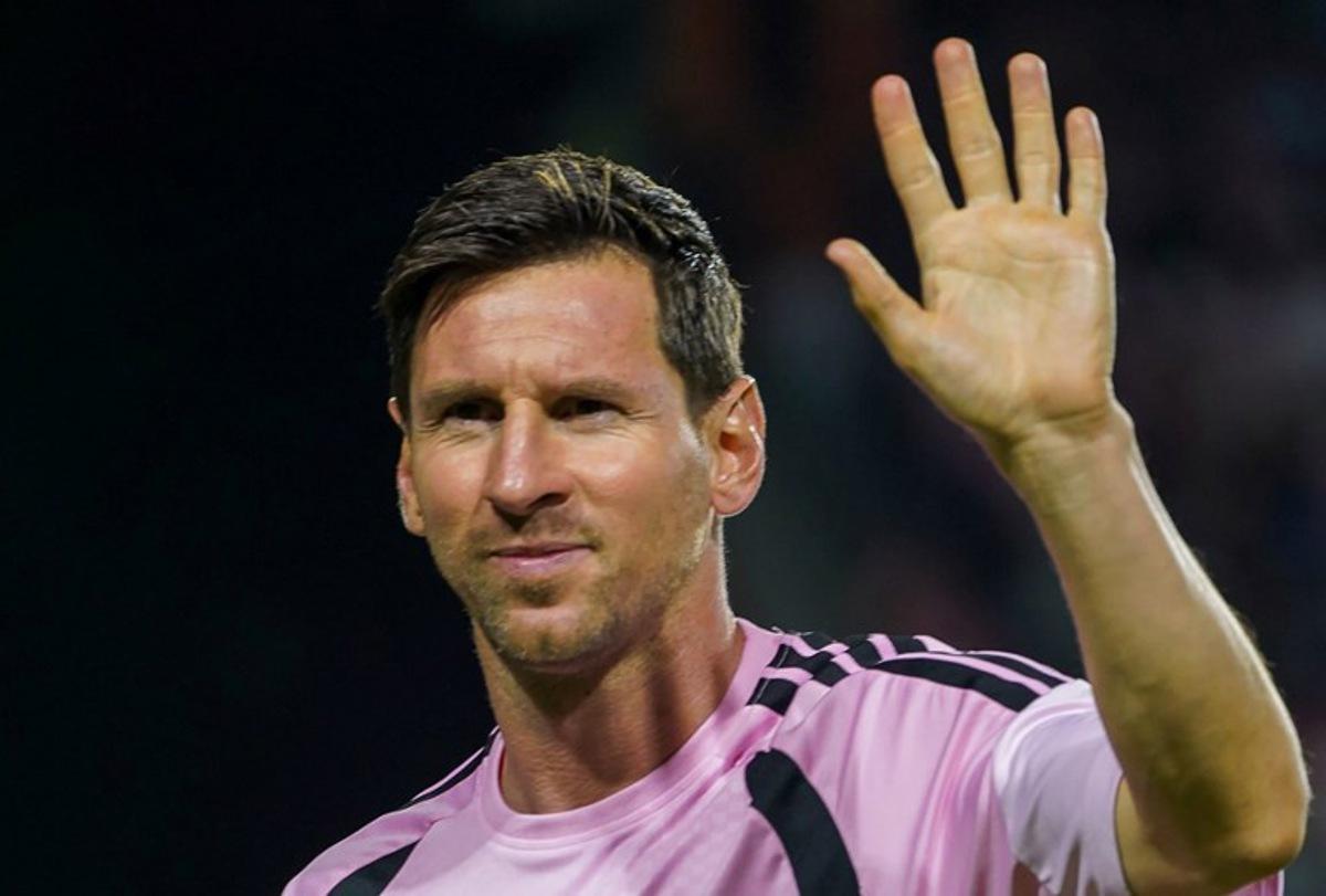 Inter Miami's Argentine forward #10 Lionel Messi waves during a friendly football match between Inter Miami CF and Independiente del Valle at Estadio Juan Ramon Loubriel in Bayamon, Puerto Rico, on February 26, 2026. Jaydee Lee SERRANO / AFP