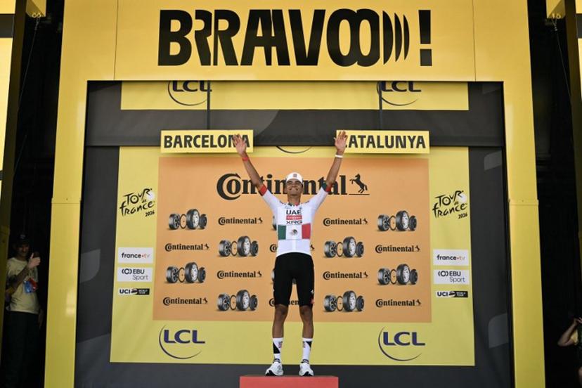 UAE Team Emirates - XRG's Mexican rider Isaac Del Toro celebrates on the podium after winning the 2nd stage of the 113th edition of the Tour de France cycling race, 168,5 km between Tarragona and Barcelona in northeastern Spain, on July 5, 2026. Jeff PACHOUD / AFP