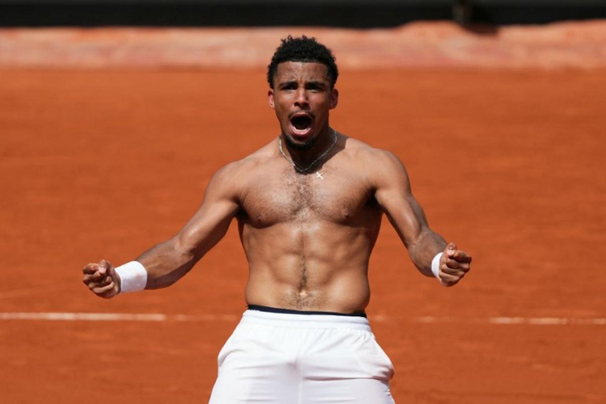 France's Arthur Fils celebrates his victory over Spain's Jaume Munar during their men's singles match on day 5 of the French Open tennis tournament on Court Suzanne-Lenglen at the Roland-Garros Complex in Paris on May 29, 2025. Dimitar DILKOFF / AFP