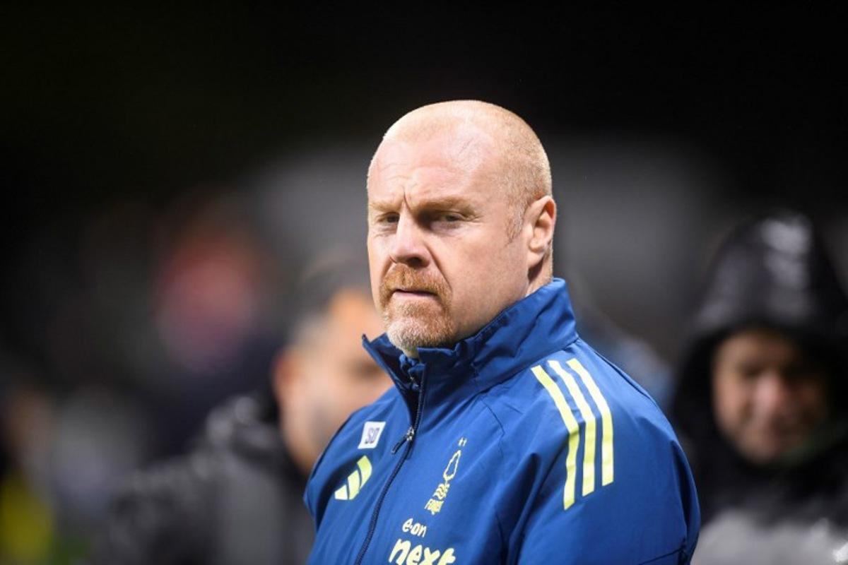 Nottingham Forest's British coach Sean Dyche looks on prior the UEFA Europa League first round day 7 football match between SC Braga and Nottingham Forest FC at the Municipal stadium of Braga on January 22, 2026. MIGUEL LEMOS / AFP