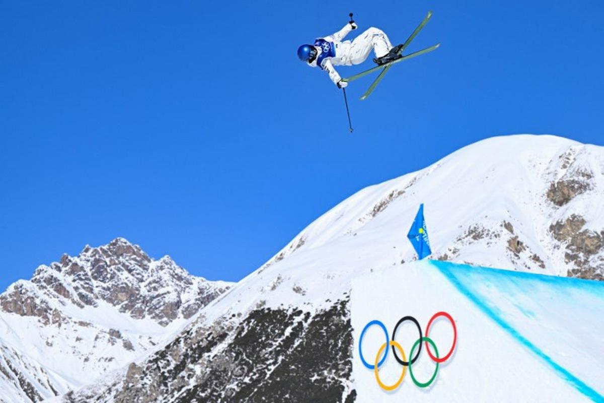 China's Gu Ailing Eileen competes in the freestyle skiing women's freeski slopestyle qualification run 2 during the Milano Cortina 2026 Winter Olympic Games at Livigno Snow Park, in Livigno (Valtellina), on February 7, 2026. Kirill KUDRYAVTSEV / AFP